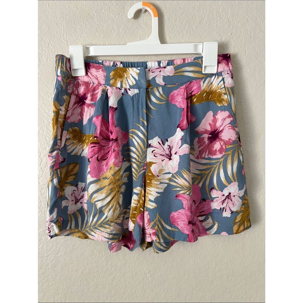 Like New! PIECES Floral Print Pleated  Shorts - Blue with Pink & Gold in Size S